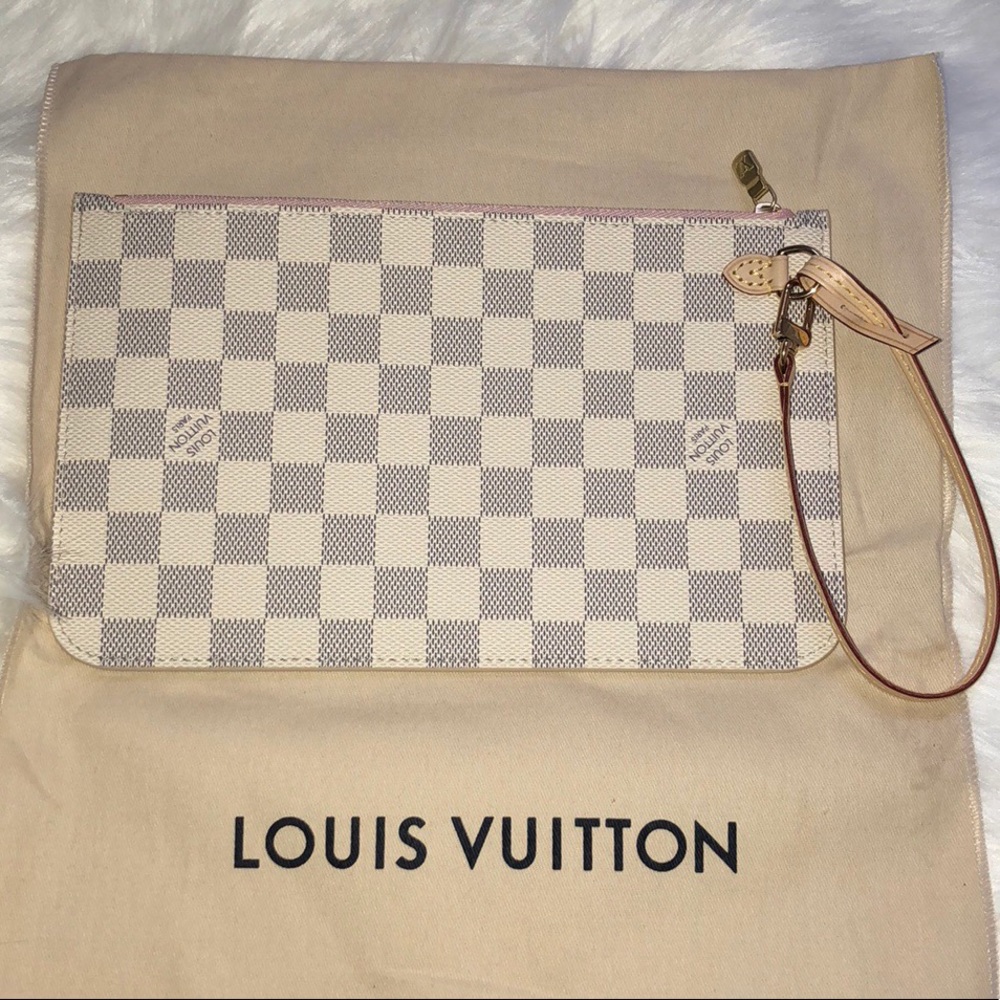 ✨SOLD✨Louis Vuitton neverfull pochette